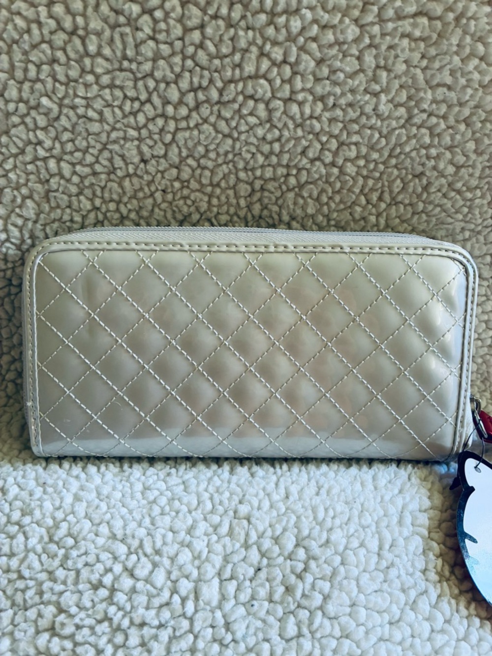 NWT! Loungefly Hello Kitty Quilted Zip Around Wallet White with Red Bow Accent - Picture 9 of 16